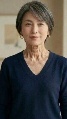 60代の首元おしゃれ── シワ・たるみを隠してマイナス5歳見え